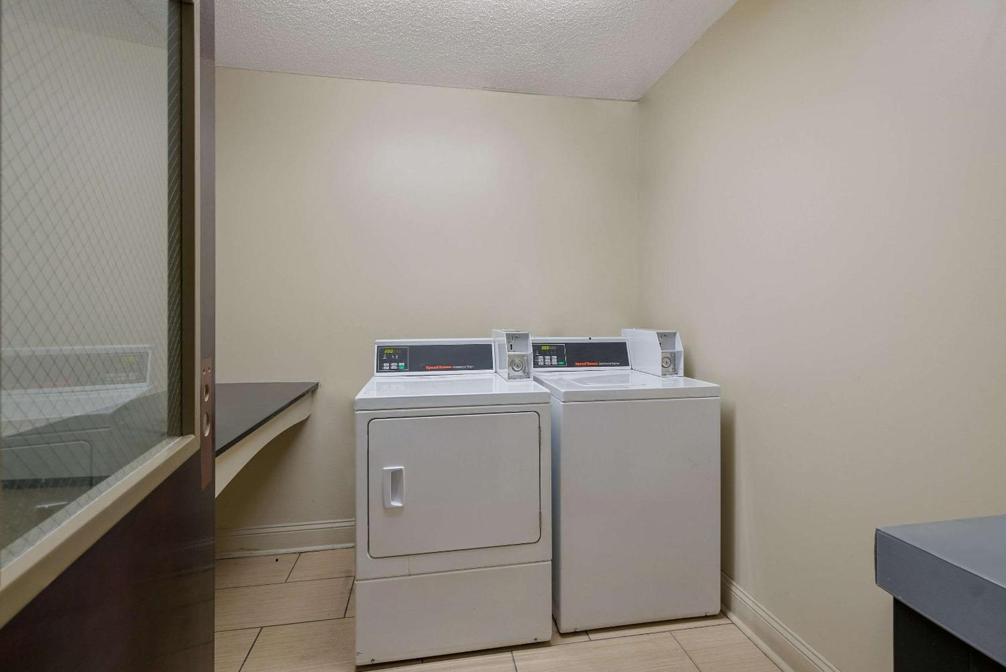 Comfort Inn Fayetteville I-95 מראה חיצוני תמונה